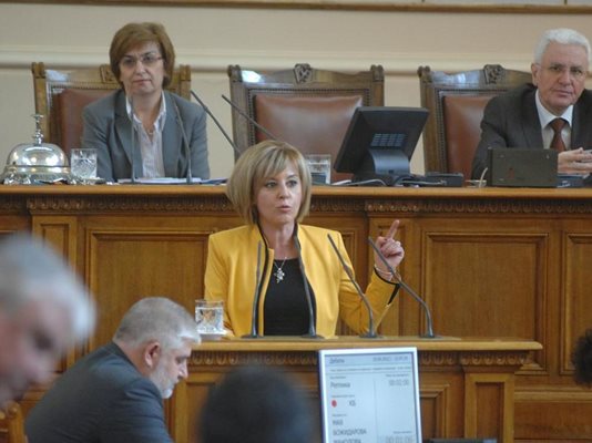 Мая Манолова от БСП заяви от трибуната на парламента, че законът е насочен срещу българския бизнес. 
СНИМКА: РУМЯНА ТОНЕВА