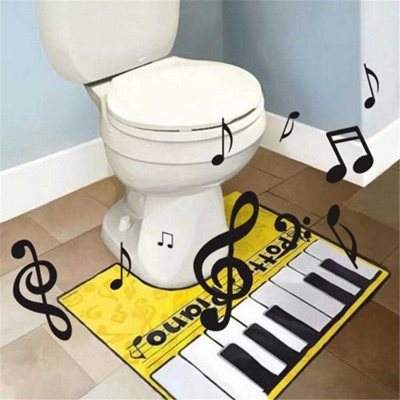 Подарете пиано за... тоалетна чиния
