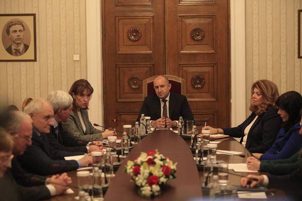 Президентът Румен Радев консултира датата на предстоящите избори с ръководството на ЦИК