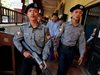 Мианма не пусна под гаранция двамата задържани журналисти от Ройтерс
