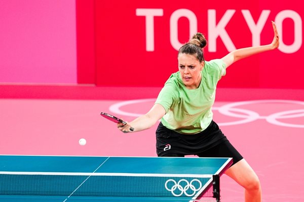 Полина в миг от победния си мач на старта на олимпийския турнир по тенис на маса в зала "Токио Метрополитън". СНИМКА: ЛЮБОМИР АСЕНОВ, LAP.BG