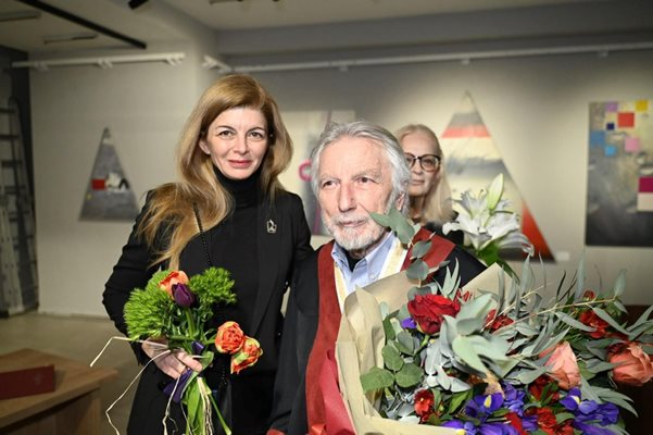 Надежда Розева и проф. Богомил Николов, който бе удостоен с почетната титла "Доктор хонорис кауза" на НХА.