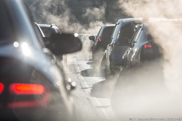 Европарламентът потвърди забраната за коли на бензин и дизел от 2035 г.