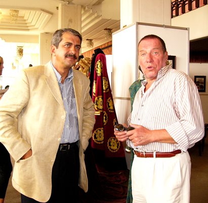 Evgeni Mihailov and director Nikolay Volev at the opening of an exhibition at the Burgas Opera House Photo: Nikolay Nedov