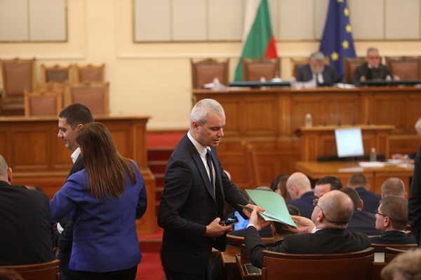 Лидерът на "Възраждане" Костадин Костадинов остана доволен от дебата.