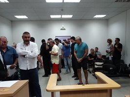 19 души бяха докарани вчера следобед в пловдивския районен съд