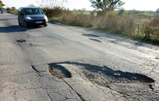 Кметове искат държавата да сложи 300 млн. лв. във фонд за общински пътища - 60% са за спешен ремонт