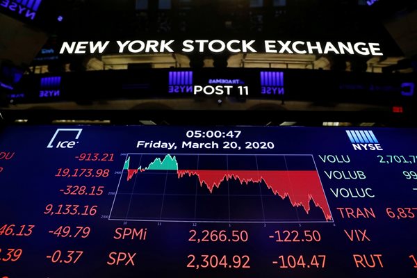 Окончателните цифри за деня се виждат на табло на Нюйоркската фондова борса (NYSE).