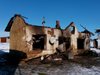 Пожар изпепели къща на ромско семейство със 7 деца в монтанско село (Снимки)