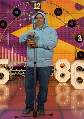 Любо Нейков пред микрофона в "Нашите нови години" по БНТ