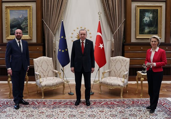 Срещата на Реджеп Ердоган (в средата) с европейските представители е първа от година.

