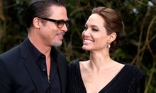 Анджелина Джоли и Брад Пит забавят темпото с млади гаджета