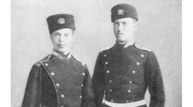 РЕВОЛЮЦИОНЕР: Гоце Делчев с приятеля си Гоце Имов като юнкери в София.