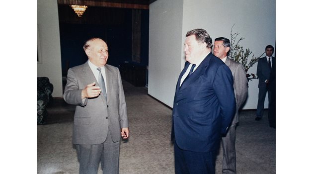 Тодор Живков често се срещал с Щраус, а на всичките им срещи присъствал преводачът Тошко Тошков (вдясно от Щраус).