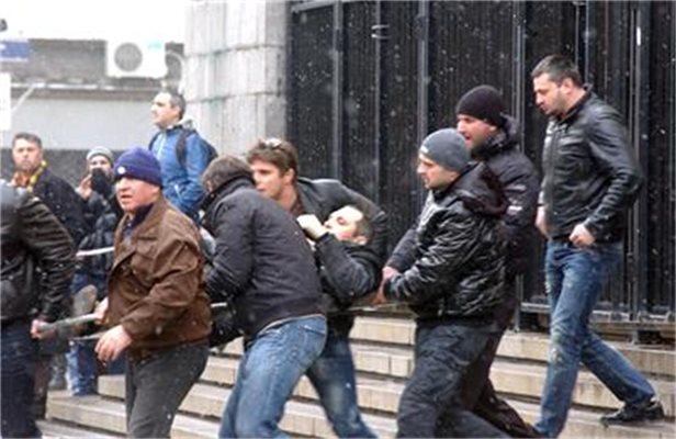 Изнасят Баретата от съдебната палата, за да го откарат в Пирогов Снимка: Гергана Вутова