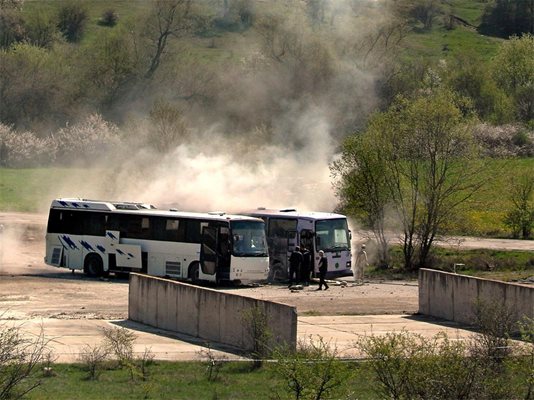 Според свидетели димът в Сарафово бил като този край Ихтиман, което показва, че взривното вещество е същото