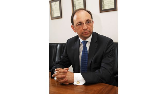Николай Василев е икономист и финансист Бивш вицепремиер и министър