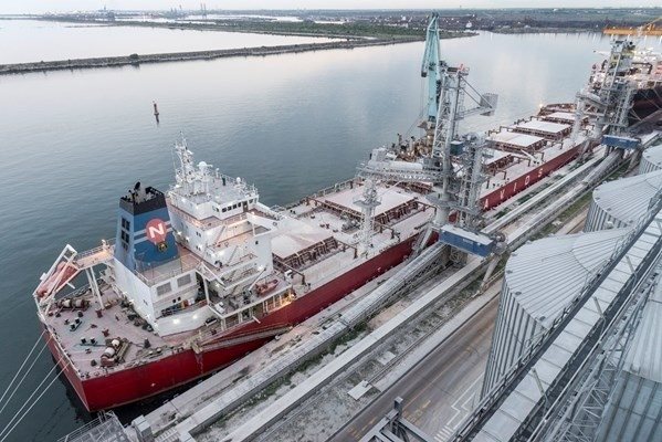 БГ кораб с украинска царевица потегли от Черноморск за Великобритания