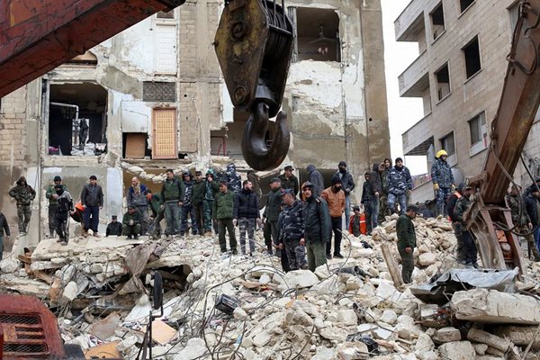 Земетресение е ударило столицата на Сирия (Снимки)