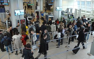 Защо “въздушният Шенген” обижда българина