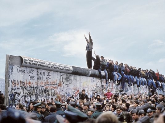 Падането на Берлинската стена през 1989 г. вдъхновява събитието, което се провежда вече 15 години.
СНИМКИ: FALLING WALLS FOUNDATION