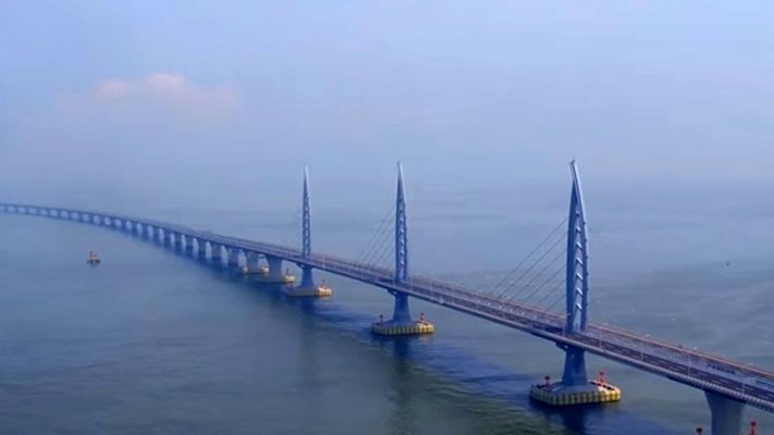 Китай открива най-големия мост на света (Видео, снимки)