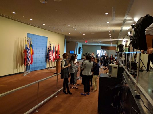 В очакване на резултатите от гласуването пред залата на Съвета за сигурност на ООН в централата в Ню Йорк