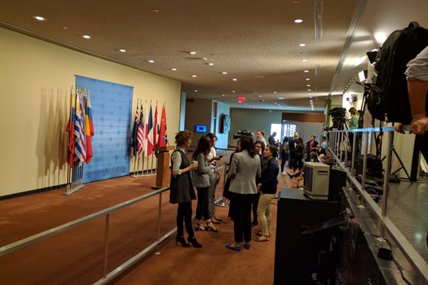 В очакване на резултатите от гласуването пред залата на Съвета за сигурност на ООН в централата в Ню Йорк