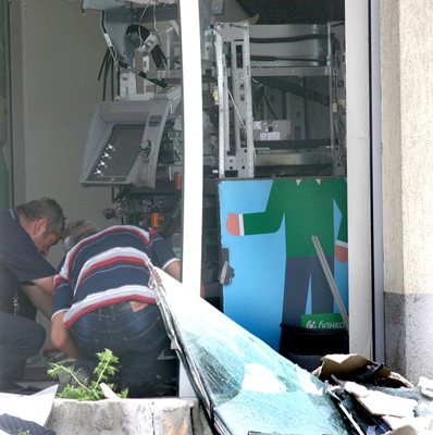 На 7 юли призори молдовците взривиха банкомата в Пловдив и отмъкнаха 215 000 лева.