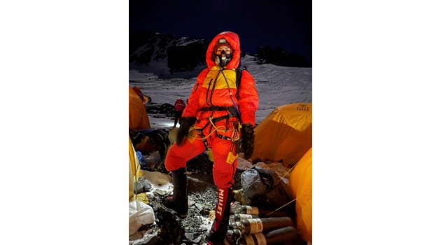 В нощта на щурмуването на Еверест. 14 май, 20,45 часа. Силвия на четвърти лагер - готова за атака
