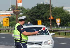 Полицаи са връчили 11 глоби на Любенов след проверки на пътя.