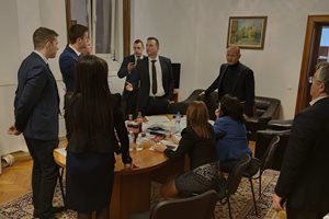 Идея: Президентът да връчи мандата на енергийната комисия в НС