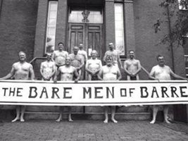 Работници се снимат голи в календар в знак на протест