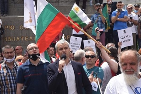 Представители на "Възраждане" на протеста на 14 май СНИМКА: Велислав Николов

