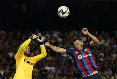 Левандовски не успя да се разпише в официалния си дебют за "Барселона"