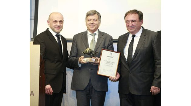 Томислав Дончев с победителите