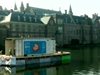 Холандски архитект превърна корабен контейнер в плаваща класна стая
