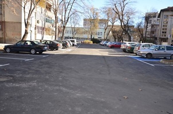 На ул. "Ген. Данаил Николаев" бяха изградени паркинги срещу наем.