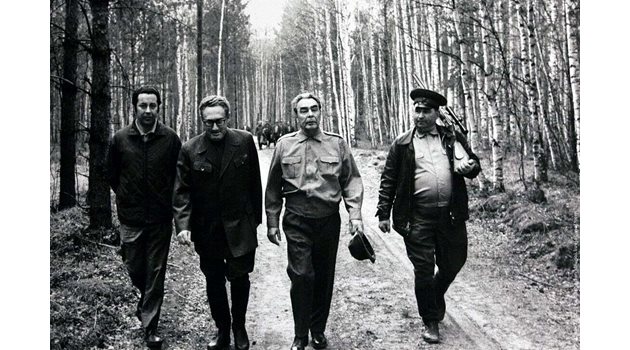Хенри Кисинджър и Леонид Брежнев обсъждат политиката на лов.