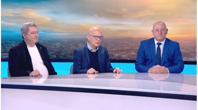 Емануил Йорданов, Тихомир Безлов и Емил Димитров в студиото на bTV