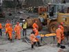 Най-малко 67 са загиналите след срутването на строително скеле в Китай