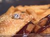 Ресторант предлага бургер с годежен пръстен срещу 3000 долара (Видео)
