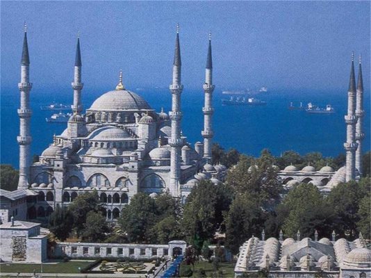 Сюлейман и Хюрем султан са погребани един до друг в тюрбе, намиращо се в източната част на джамията “Сюлеймание”. Тя е построена в чест на падишаха в центъра на Истанбул. 
