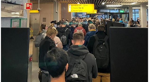 61 пътници, пристигнали вчера
в Нидерландия от Южна Африка,
са позитивни за коронавирус