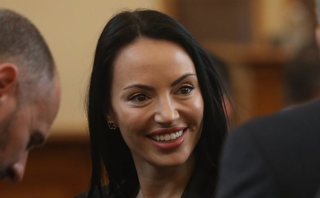 Славена Точева напусна парламента, след както Портних загуби Варна. Снимка НИКОЛАЙ ЛИТОВ