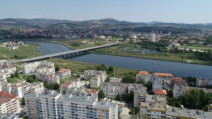 Кърджали освен в
 демографски подем е и
 областта с най-голяма
 продължителност
 на живота.

СНИМКА: “24 ЧАСА”