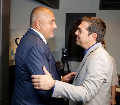 Алексис Ципрас посреща Бойко Борисов на официалната вечеря в Кавала.