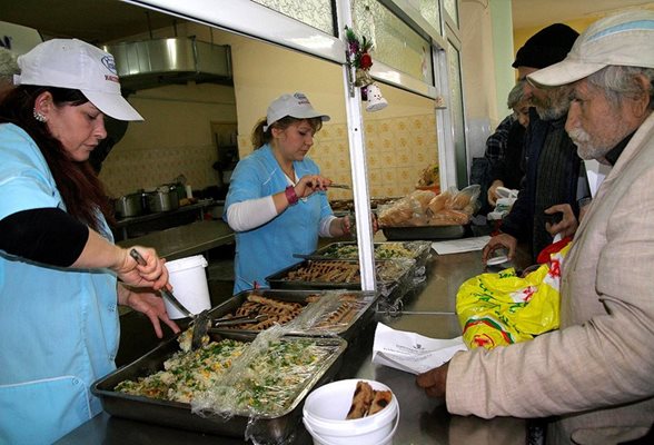Безплатният обяд ще се дава от социалните кухни в делнични дни. СНИМКА: АРХИВ