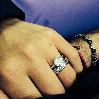 Фико показа годежния пръстен