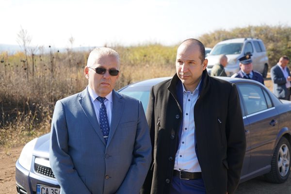 Главен комисар Станимир Станев (вляво)